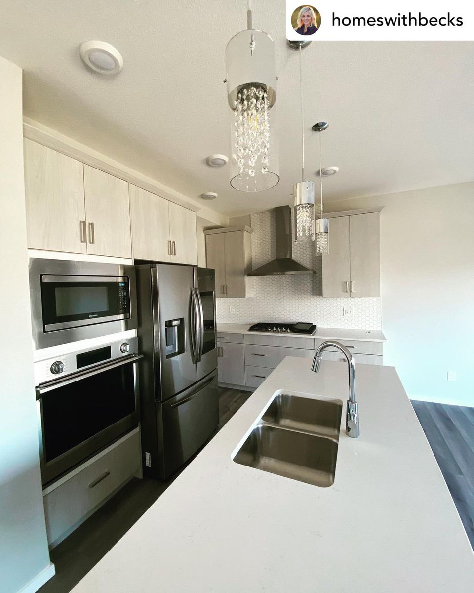 Jade Stone Ltd (@jadestoneltd) on Twitter photo This is where meals are shared, bakers make messes and family’s enjoy each other’s company 💚
Material: Miami Vena by <a href="/CosentinoCanada/">Cosentino Canada</a>
#yycbusiness #yvr #yeg #kitchenrenovation #sharedexperiences #quartz #countertops #island #stone #itsagreatdayforcountertops This is where meals are shared, bakers make messes and family’s enjoy each other’s company 💚
Material: Miami Vena by <a href="/CosentinoCanada/">Cosentino Canada</a>
#yycbusiness #yvr #yeg #kitchenrenovation #sharedexperiences #quartz #countertops #island #stone #itsagreatdayforcountertops
