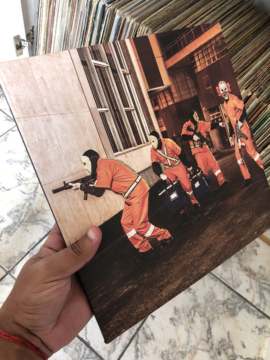 MarcilioGabriel's tweet photo. Hoje, 25 de novembro de 2021, esse disco aqui completa 7 anos! #CoresEValores ✊🏾 https://t.co/wNFdGWPle2