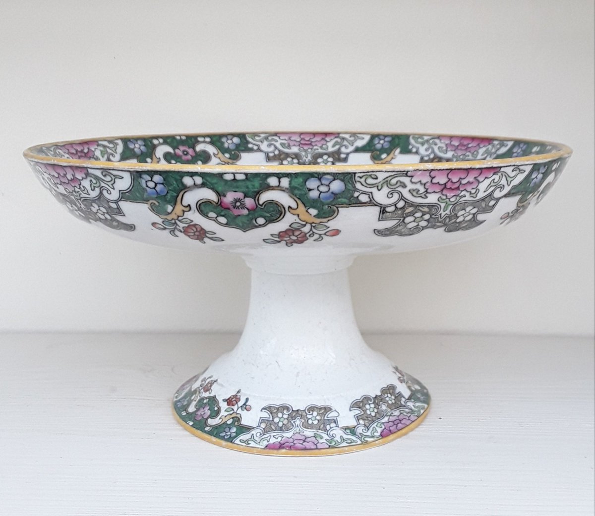 Thanks for the kind words! ★★★★★ 'A lovely old china vintage fruit stand, exactly as described. It arrived very quickly, and well packaged. I'm very pleased with it.' briantarry etsy.me/3raiHW6 #etsy #white #green #mintonbowl #antiquebowl #pedestalbowl #collect