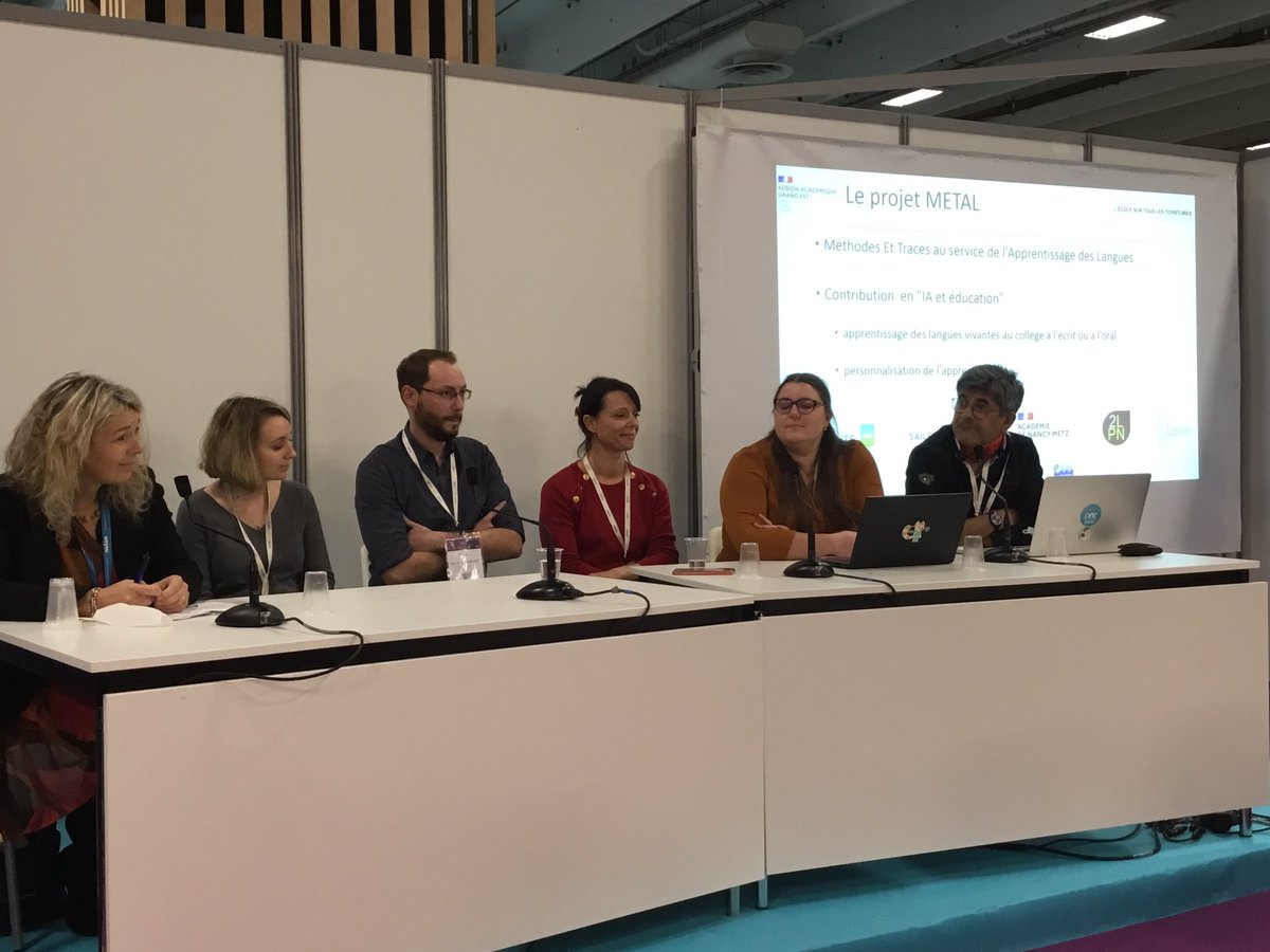 explometierstv's tweet photo. RT @dane_nancy_metz Les projets #eFRAN et après : industrialisation et perspectives, conférence animée par @Valentin_Pio à #EducatecTice ⤵️
Présentation des @Projet_Metal, @Projet_eTAC, #Linumen, #Applinou... la #recherche au cœur de l'école dans l'@acna… https://t.co/6oi4yNYmXd