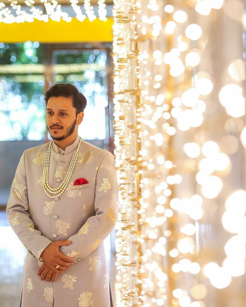 sameerbaru's tweet photo. “In the arithmetic of love, one plus one equals everything, and two minus one equals nothing.”

#groomsmen #groomtobe #dulhadulhan #dulhania #weddingday #events #eventplanners #eventstylist #weddingplannerlife #weddingplannerdubai https://t.co/rJNNKigkFB