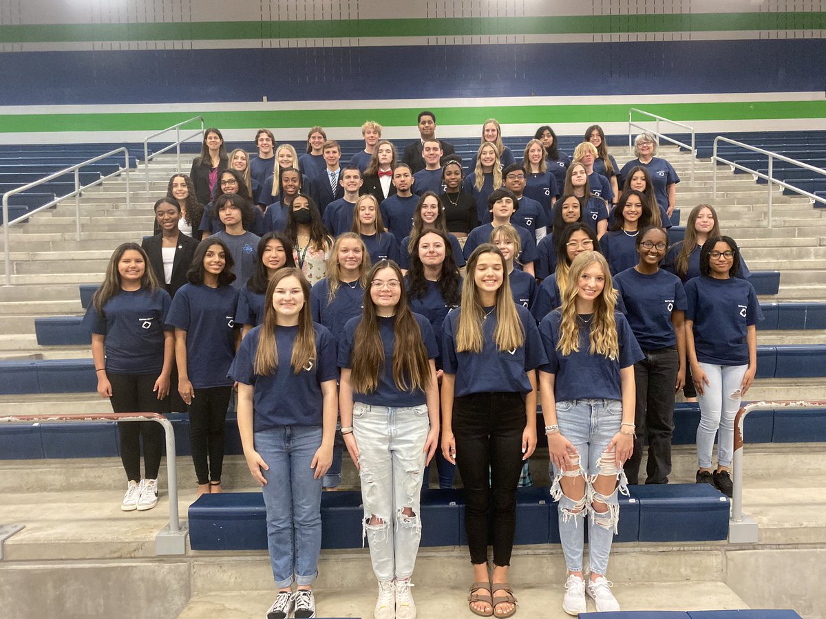 DECA month day 25: something you are thankful for.

Eaton DECA is thankful for all of our members and all their hard work they put into DECA!

#deca #decamonth #texasdeca #district7 #thankful