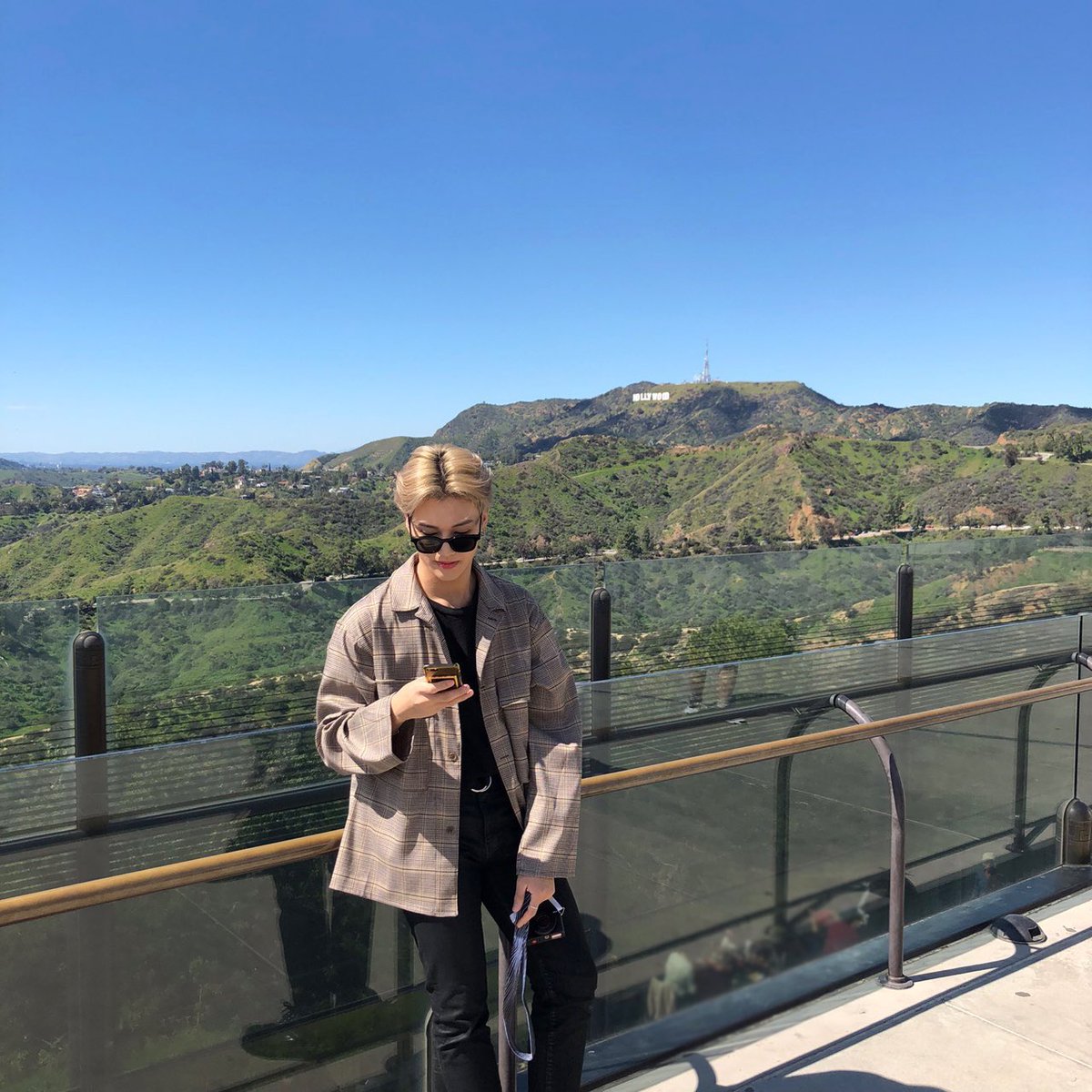 ปีที่แล้วงอนกัน ต่างคนต่างไม่แฮป มาปีนี้ยุนโฮบอกว่าตัวเองมีรูปนี้รูปเดียวที่ถ่ายออกมาแล้วดูสวย55555555555555555555