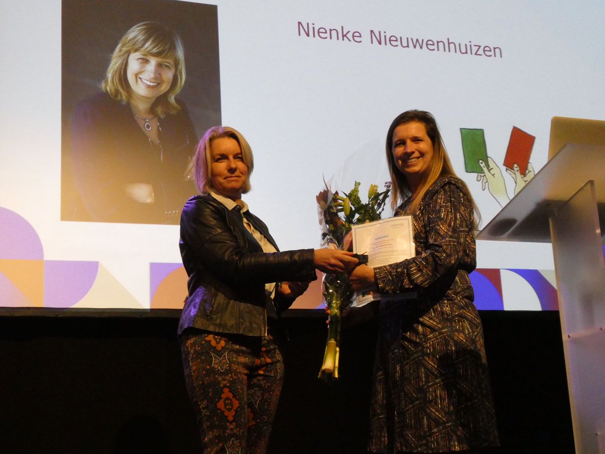 verenso's tweet photo. Vanmiddag werd Nienke Nieuwenhuizen door de leden van Verenso benoemd tot erelid vanwege haar bijzondere verdiensten voor het specialisme ouderengeneeskunde, de sector en onze vereniging. We feliciteren Nienke van harte! https://t.co/UJMVHHrb9D