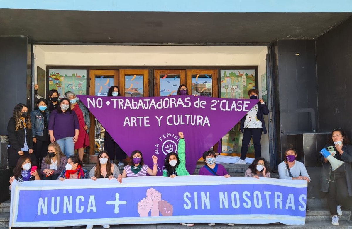 AfucapCultura's tweet photo. 📸 En #Valparaíso socias de #Afucap dicen "Nunca Más Sin Nosostras", en el Día de la Eliminación de la Violencia contra la #Mujer https://t.co/2lpvQNyctE