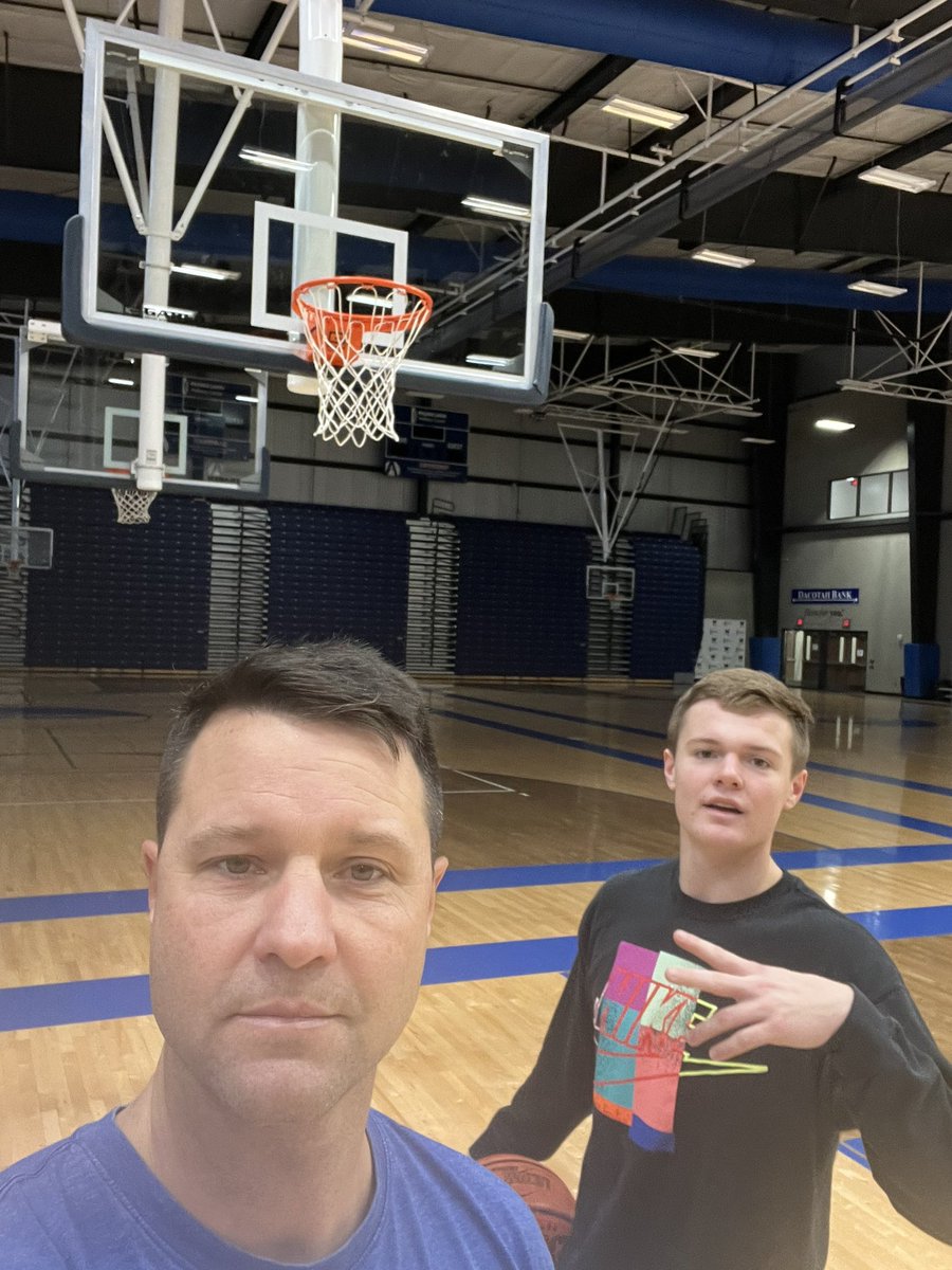 CoachBNorberg's tweet photo. 🦃day 🏀 workout ✔️ https://t.co/0othfkvotq