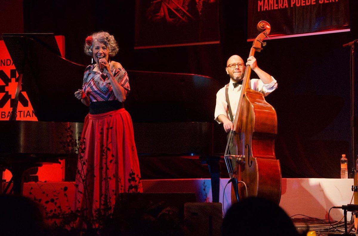 contrajazzymas's tweet photo. #Estreno del “Jazz, El Caos Perfecto” #espectáculo presentado por @jazz_mx y @redexplorermx que muestra, a partir de este #género, la manera en la que se improvisa en la #música y en la #vida. Con @iraidanoriega, @SantellaNicolas
@ICupich y @gabopuentesjazz #jazz #music #cdmx https://t.co/P2JQf5irNK
