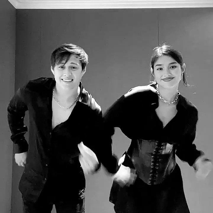 lizagallery's tweet photo. OH TO HAVE A LOVE THIS PURE AND GENUINE 🥺 https://t.co/UBT1ShfgF2