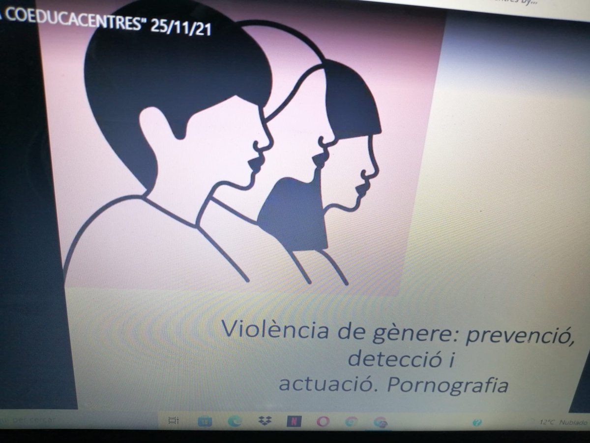 GVA_Cefire's tweet photo. 🗣️🗣️Carmen Ruiz Repullo: 'La hipersexualització acompanya, cada vegada més, a les xiquetes, venent-se com un fals empoderament, i no com una cosificació' 🎙️🎙️
#Coeducacentres
#Coeducació https://t.co/NnewSydERN