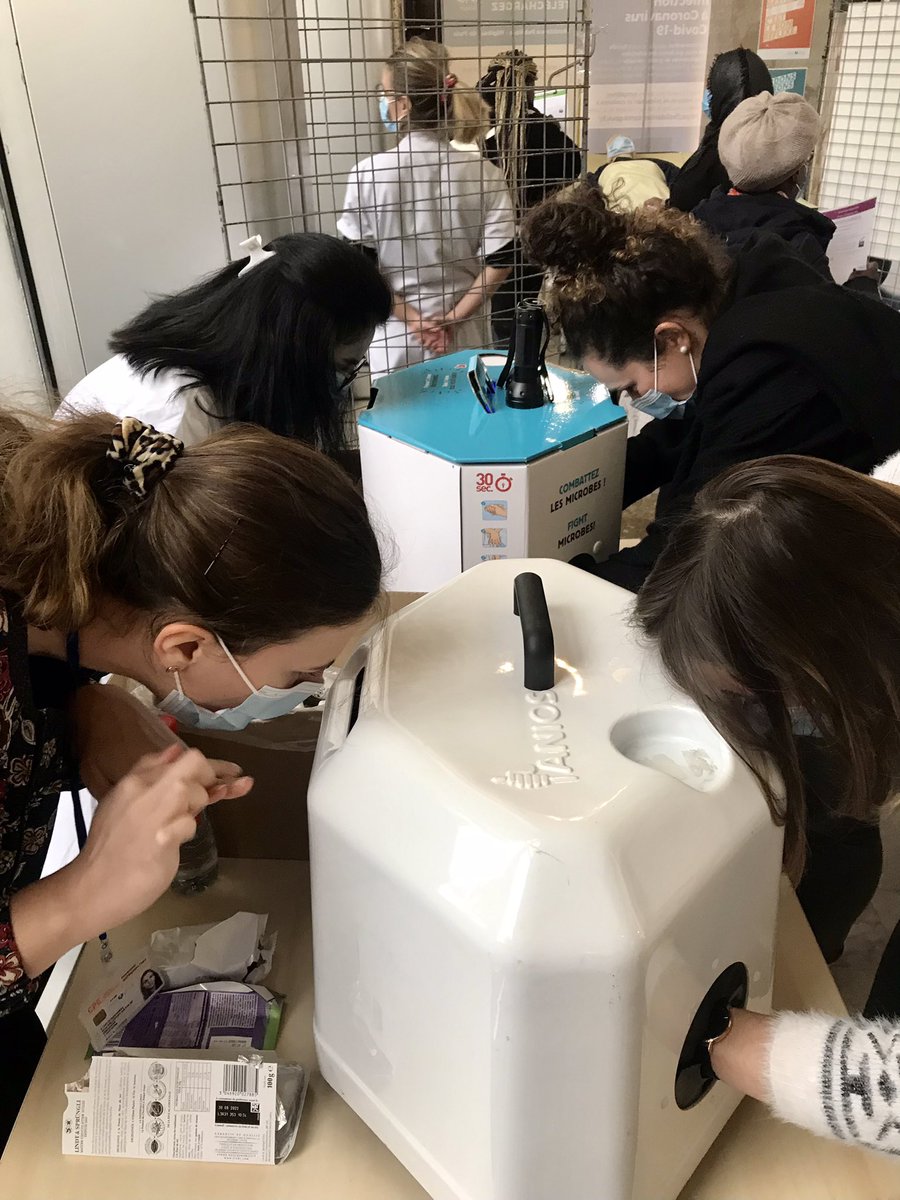 hopitalbichat's tweet photo. #SSP2021 | Semaine de la sécurité des patients à l’@hopitalbichat @APHP : vous avez été une cinquantaine à venir relever le défi de la chambre des erreurs et essayer la « boîte à coucou » 👋🏻 pour vérifier l’efficacité de votre lavage des mains. Merci pour votre participation ! 👏🏻 https://t.co/h9bqwZhjTw