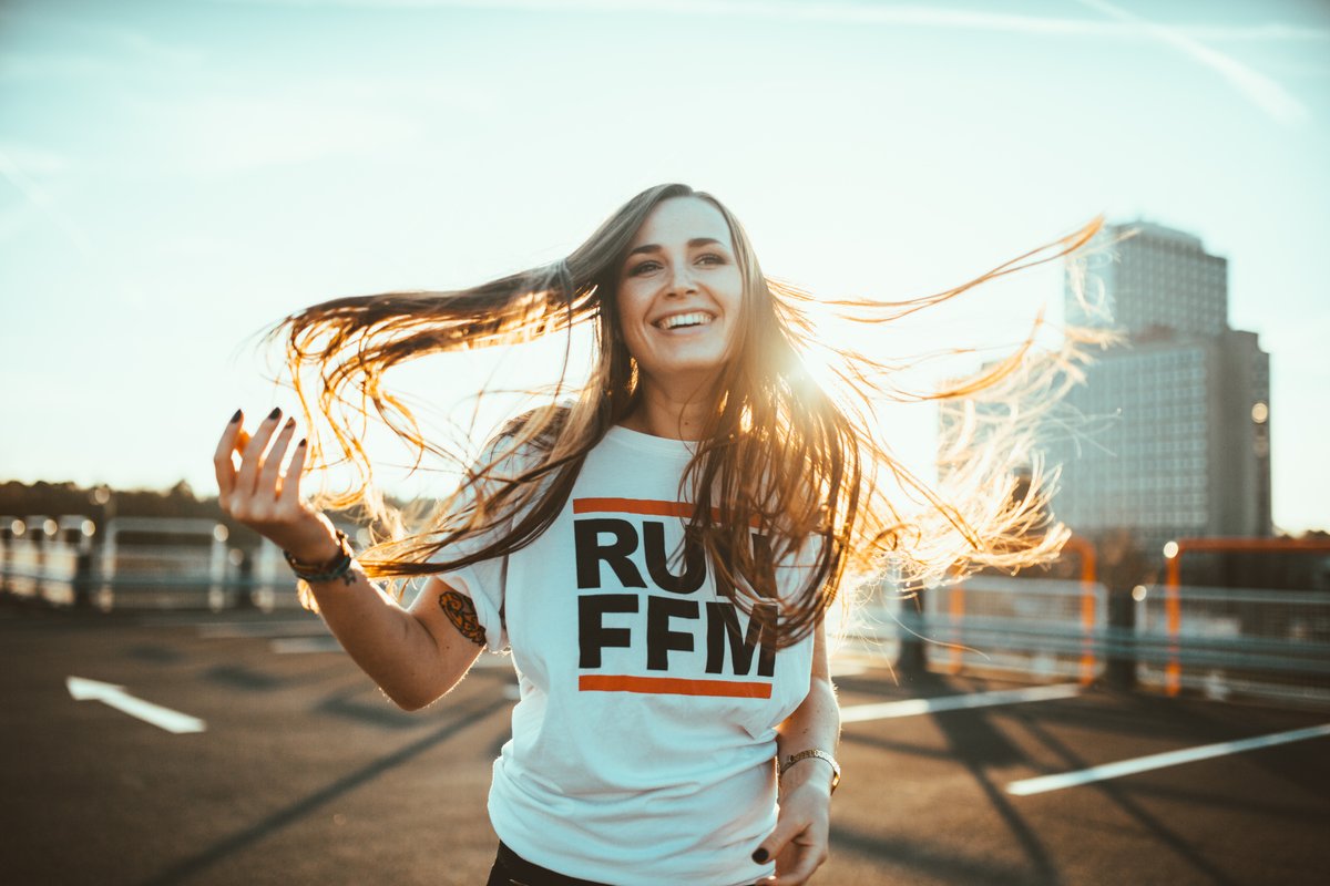 RUNFFM's tweet photo. Vorbestellungen laufen, Lieferung noch vor Weihnachten. Checkt jetzt https://t.co/GK9vkwcOxM 📲
—
📸: https://t.co/OpGt5Mhz20
👤: https://t.co/zr7gxSbqtL
#runffm #frankfurt https://t.co/BURLVCPW88