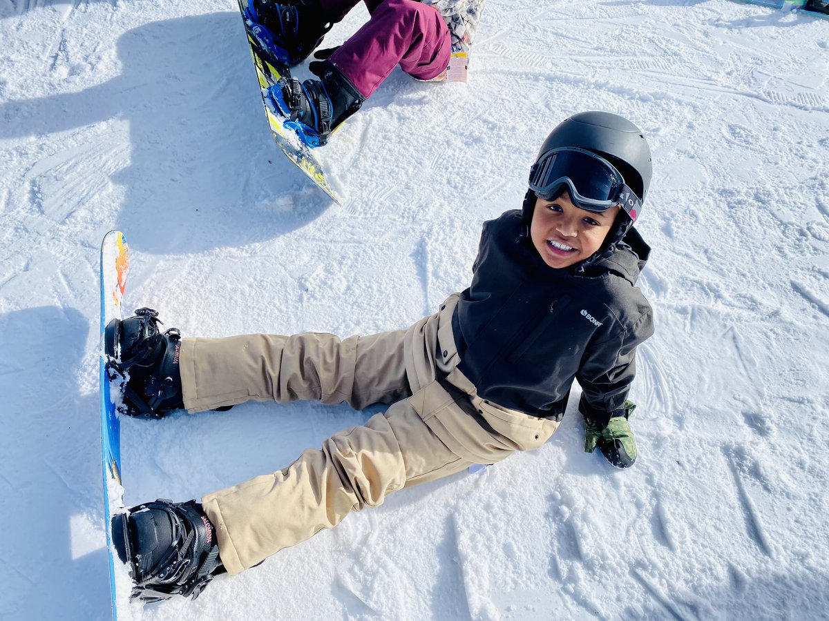AJsAwesomeLife's tweet photo. I am grateful for all of your love and support throughout the year, but especially today as I count my blessings! Happy Thanksgiving!!! #AJsAwesomeLife #ThanksgivingEdition #Skiing #Snowboarding #InTheMountains #GodsCanvas #VailVillage #Lionshead  #BeaverCreek #IncrediblyBlessed https://t.co/L3BMFCOljN