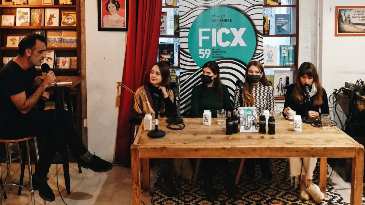 A una #cocacola de distancia con... Verónica Echegui, Álex Gantzer, Elena Ballvé y Alicia Moncholí, directoras de la 'Noche del Corto Español' en el #59FICX. 

#Cortometrajes 
#CocacolaEP