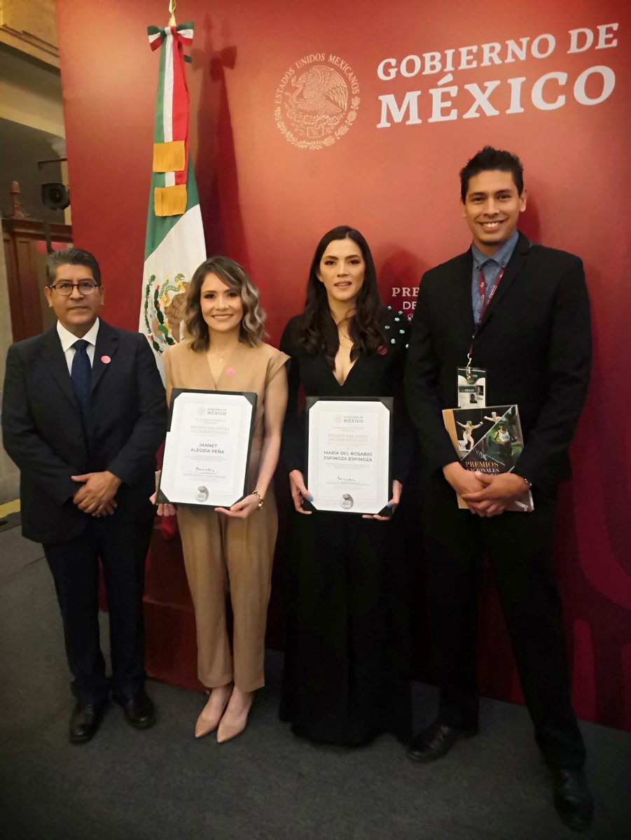Onofre_58's tweet photo. Presente en la entrega del máximo reconocimiento que otorga el Presidente de 🇲🇽 por los logros deportivos obtenidos en el año 2021. https://t.co/YPhRV8bPow