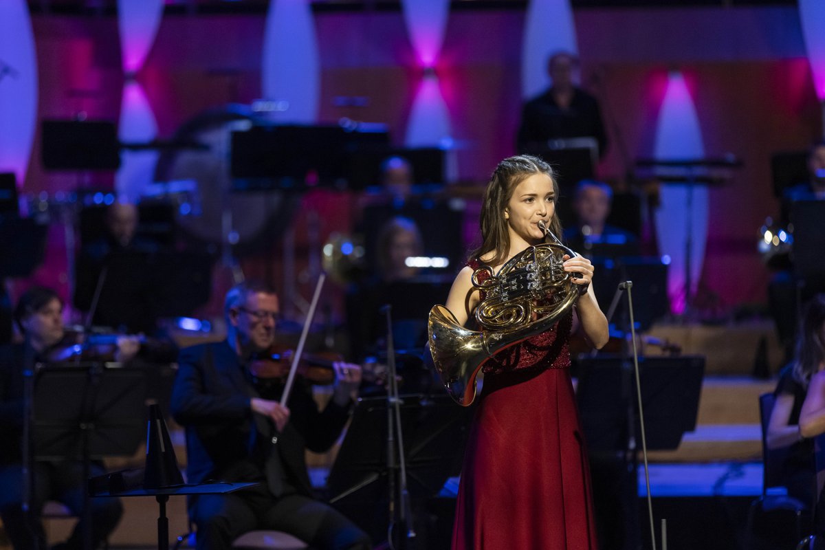 BBC Young Musician (@bbcyoungmus) on Twitter photo 🤩 The chance to perform with world-renowned orchestras and conductors! 🎼
2020 Finalist Annemarie Federle delivered stunning performances on our stage with <a href="/BBCPhilharmonic/">BBC Philharmonic Orchestra</a> and conductor Mark Wigglesworth
📢 Talented musicians - APPLY NOW for #bbcyoungmusician 2022 🤩 The chance to perform with world-renowned orchestras and conductors! 🎼
2020 Finalist Annemarie Federle delivered stunning performances on our stage with <a href="/BBCPhilharmonic/">BBC Philharmonic Orchestra</a> and conductor Mark Wigglesworth
📢 Talented musicians - APPLY NOW for #bbcyoungmusician 2022