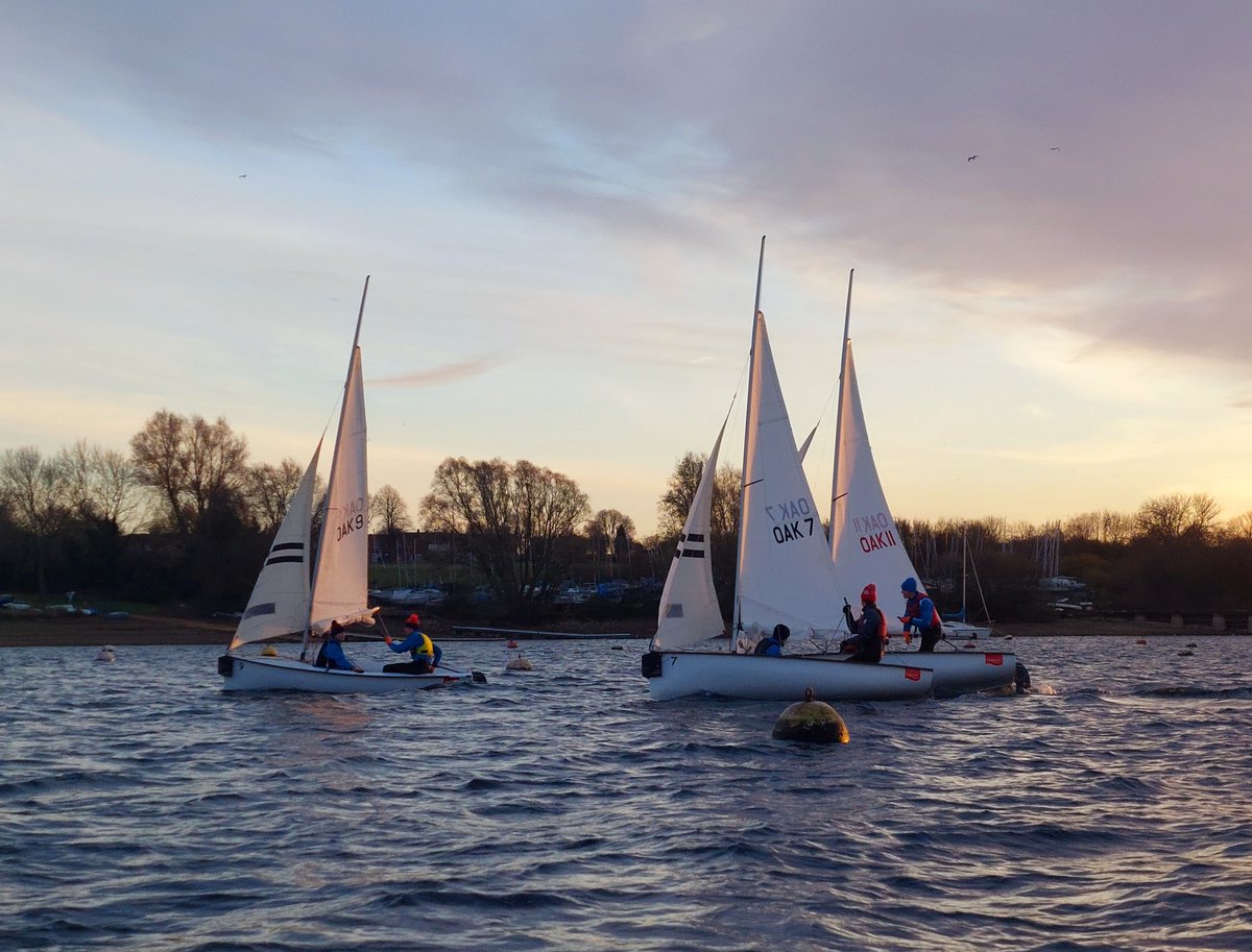 OakhamSailing's tweet photo. Ending the day with some sunset racing @OakhamSch https://t.co/fcSKuh8YPV