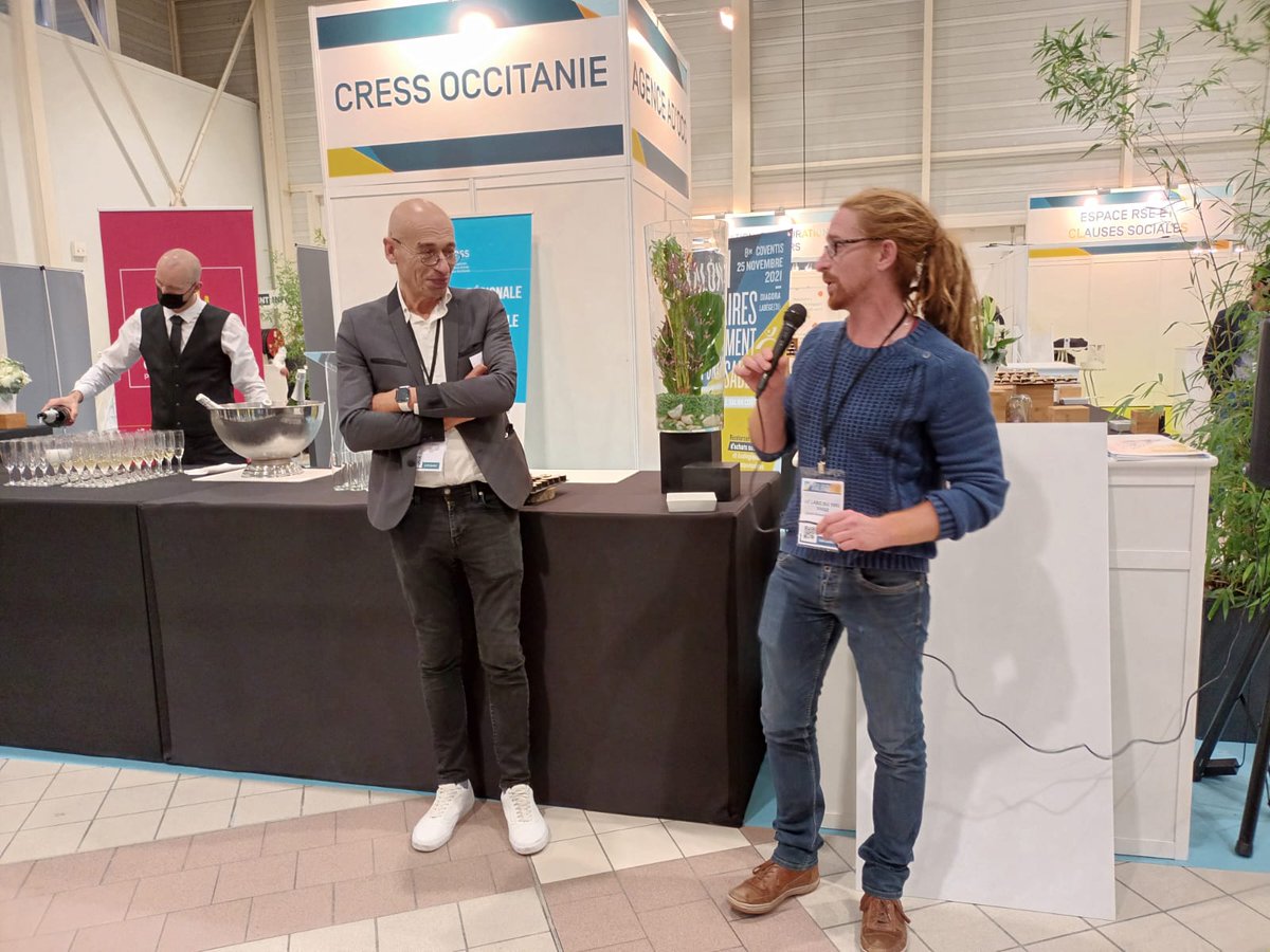 CRESSOCCITANIE's tweet photo. [#Coventis]
Cérémonie de remise des #PrixESS régionale au Salon Coventis🥁
👉1er Prix : @100eSinge catégorie #TransitionEcologique remis par Marielle GIRERD @BanquePopSud 
👉2e Prix : @miamcollectif catégorie #UtiliteSociale remis par Gérard GALET @hmutuelle 

#MoisESS https://t.co/s5A6BJLXm4