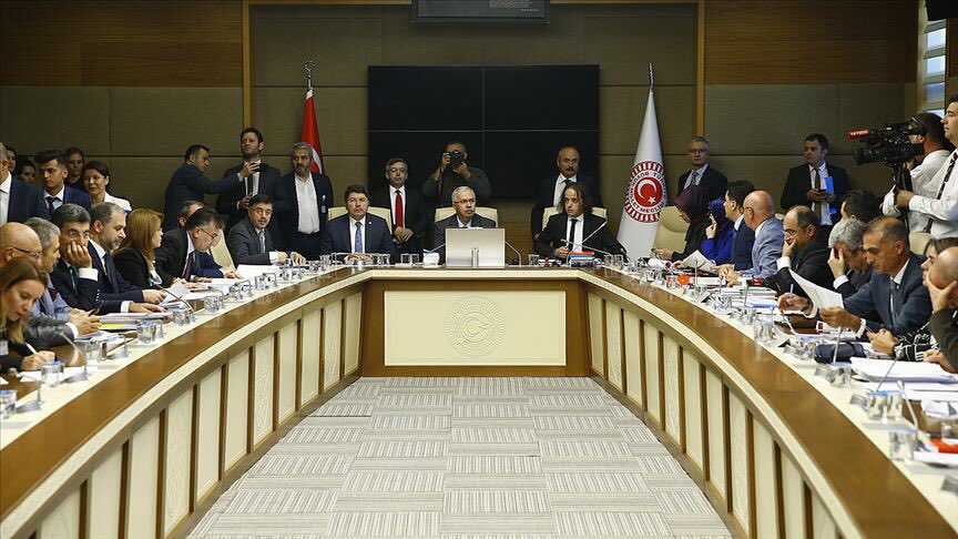 En büyük korkum bizi yöneten Vekillere benzemek,
Duymayanlardan, görmeyenlerden, olana bitene sessiz kalanlardan ve bu kadar feryada kayıtsız kalanlardan olmak,
Çok yazık,
AF YOKSA OY YOK 
#CekeHapisCezasıKalksın 
<a href="/yilmaztunc/">Yılmaz TUNÇ</a> <a href="/mustafaelitas/">Mustafa Elitaş</a> <a href="/RTErdogan/">Recep Tayyip Erdoğan</a> <a href="/abdulhamitgul/">Abdulhamit Gül</a> <a href="/YildizFeti/">Feti Yıldız</a>