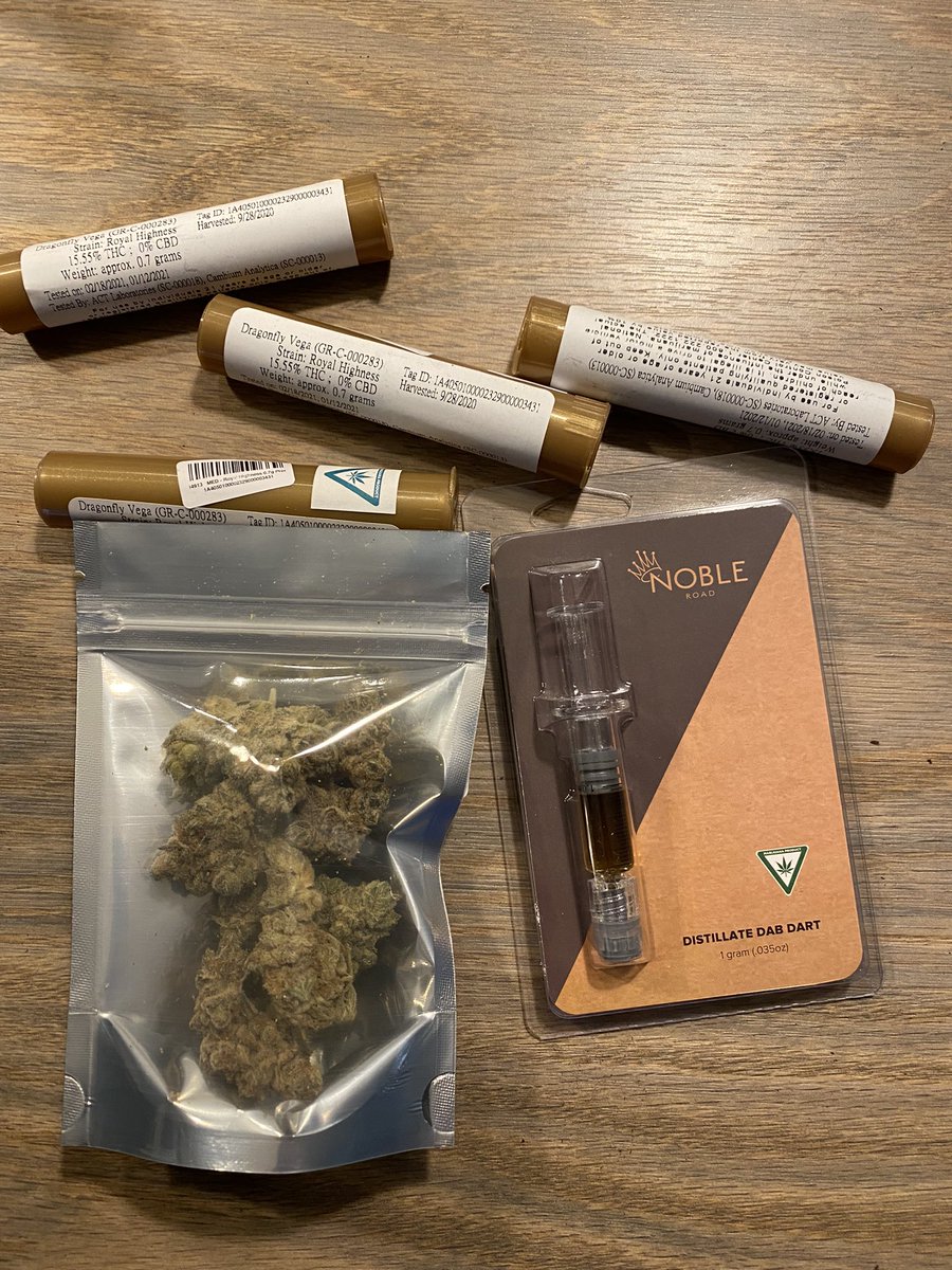 jeremy76_'s tweet photo. 1/1 THC/CBD distillate dart (for my coffees) thank you @WanderingLeo for that idea , some Royal Highness PRs and my favorite flower #weedingcake time for a coffee and a stroll in the woods https://t.co/498ny8Kaqi