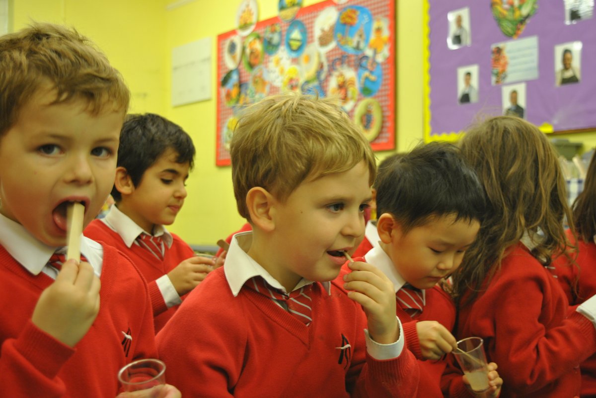 AbercornSchool's tweet photo. In Science learning last week, Year 1 enjoyed a special taste workshop with Chef Ali! We learnt about the different areas of the tongue; tasting sugar, salt and lemon water, which some liked more than others!  

Well done Year 1 and thanks Chef Ali!

@HolroydHowe @Abercorn_HH https://t.co/SlDN03B59a