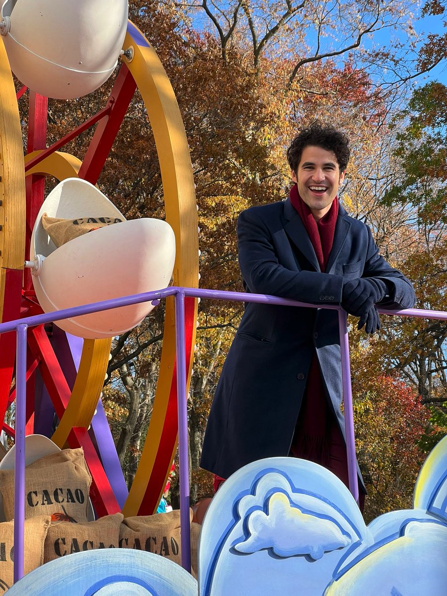DarrenCriss's tweet photo. tune in to the macys day parade! going on in a few minutes! @Macys #MacysParade https://t.co/iSU2eRNdAa