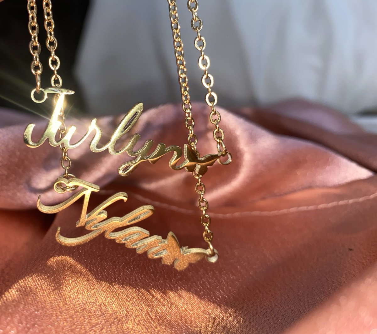 TrillestRoom's tweet photo. 🖤 Your Custom Jewelry $hop 🖤

🖤 any custom item 
🖤 any font
🖤 We Gotchu 🖤

✨Name Chain
✨Name Anklet 
✨Name Bracelet 
✨Name Anklet 
✨Name Hoop Earrings
+more 

$hop now 
https://t.co/vTixqDQDdM https://t.co/SZanFHKFD8