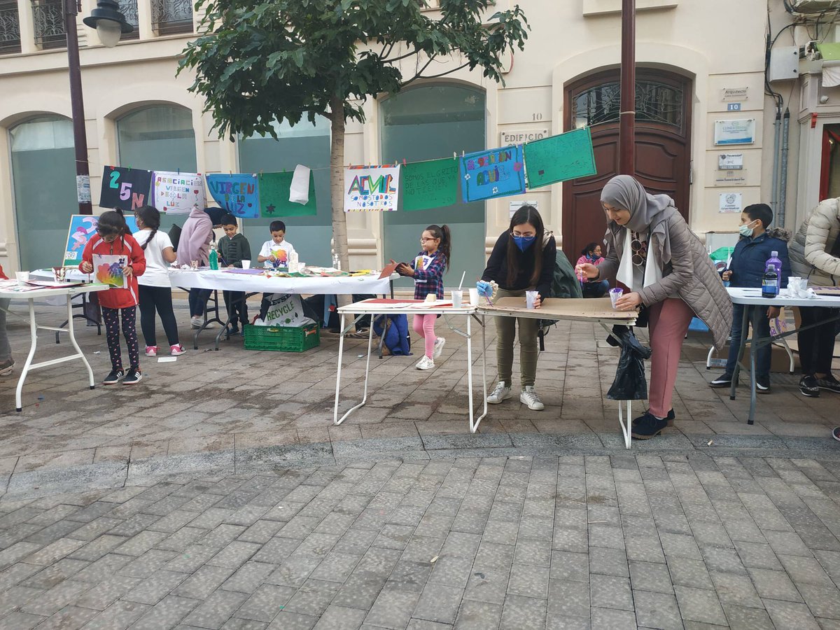 PlenaMelilla's tweet image. 🍀♀️La jornada del #25N continúa en Melilla. Nos pasamos por las actividades y distintos eventos eventos para la sociedad melillense #ConstruyeComunidad