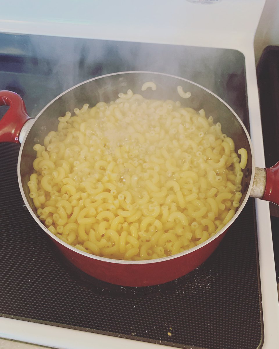 Evildsy's tweet photo. Is there such a thing as too much macaroni?  Happy thanksgiving everyone! Hold your loved ones tight and be grateful! ❤️ https://t.co/nMSfz4xiO4