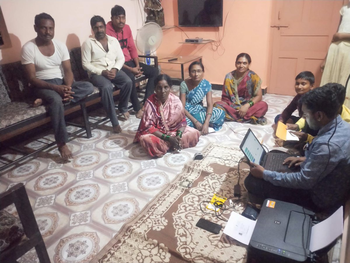 msumil's tweet photo. No need of tables and chairs...
Only an attitude to serve the society
Real essence of Social Service through e-Shram camps at night by VLES in Pune Dist &amp; in Hingoli Dist. VLEs serving the Daily Wagers at night Well Done, CSC VLEs.. @CscvlePune @CSCMaharashtra @CSCegov_ @dintya15 https://t.co/vRTdGnPkKM