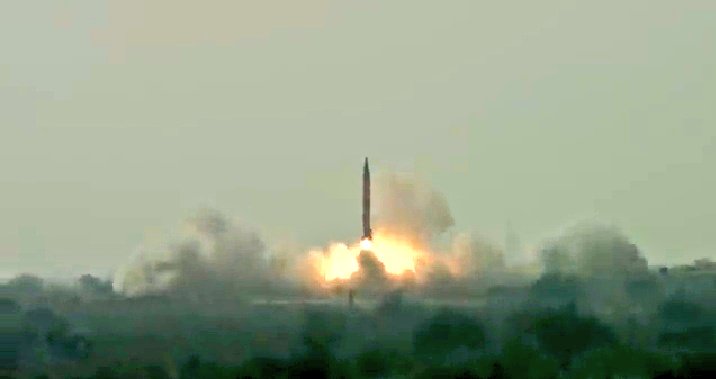 GHaZ_NAwE77's tweet photo. Chairman #NESCOM Dr Raza Samar,
Lt Gen Muhammad Ali, Commander Army Strategic Forces Command #ASFC
The scientists & engineers of strategic organization. 2/2
#ISPR #Shaheen #Shaheen1A #ISI
#PakistanArmy #PakistanZindabad
#AbigSaluteToPakForces #Peace 🇵🇰 https://t.co/9sls8DZzT6