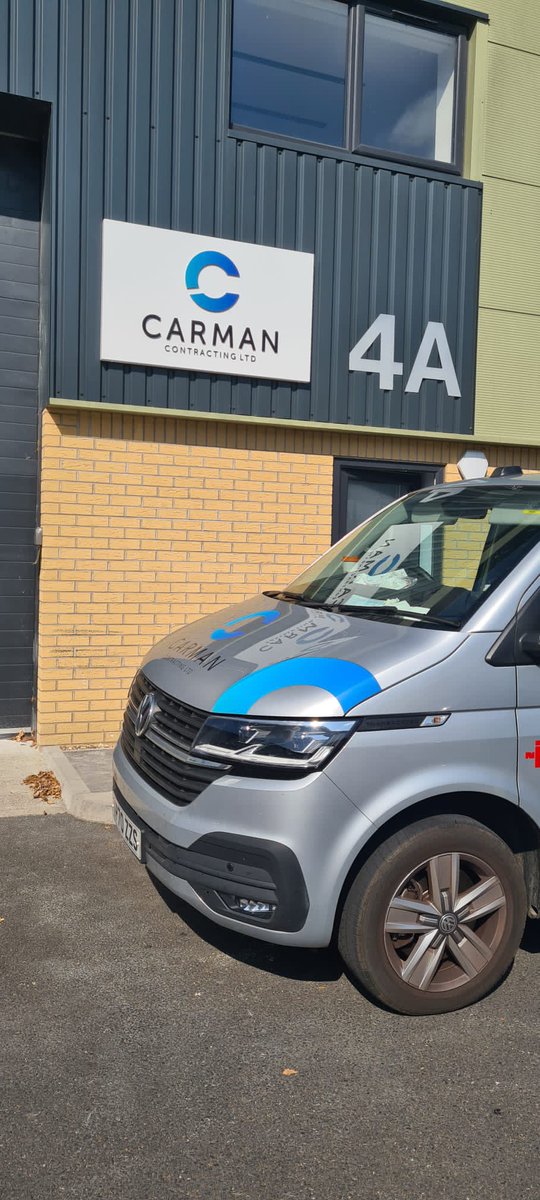 Sign_IT_UK's tweet image. New vans and signs done for another client, contact us today for any sign enquiries 📲 

#signmaker #signmakers #outdoorsigns #newforestbusiness #signdesign #signshop #businesssigns #southamptonbusiness #lymingtonbusiness #signwriter #signmaking #signsofinstagram #carsigns
