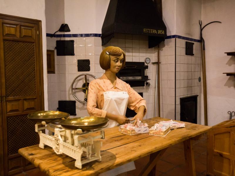DIPUSEVI's tweet photo. 😋¿Un plan diferente para el finde? Visita #Estepa con sus #mantecados y #polvorones, el Museo del #Chocolate 'Chocomundo' de 'Despensa de Palacio' y el Museo de 'La Estepeña' ➡️https://t.co/LE0gabBg6t @Sevilla_Turismo

#Sevilla #ProvinciaSev #TurismoSev @AytodeEstepa @IGP_Estepa https://t.co/n26yQ19Nuw