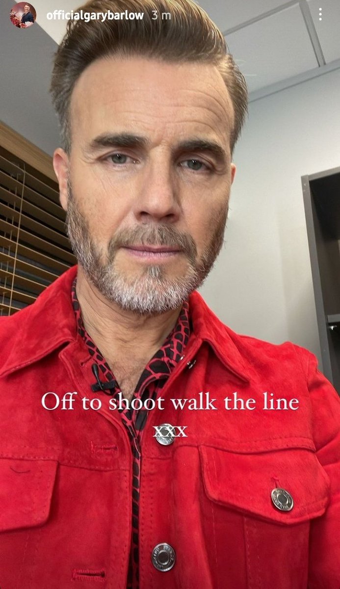 LittleMeThatter's tweet photo. #Patricksing please tell Gary Lyndz from Lowestoft said he is looking VERY dapper tonight. https://t.co/rvyp27Ww5J