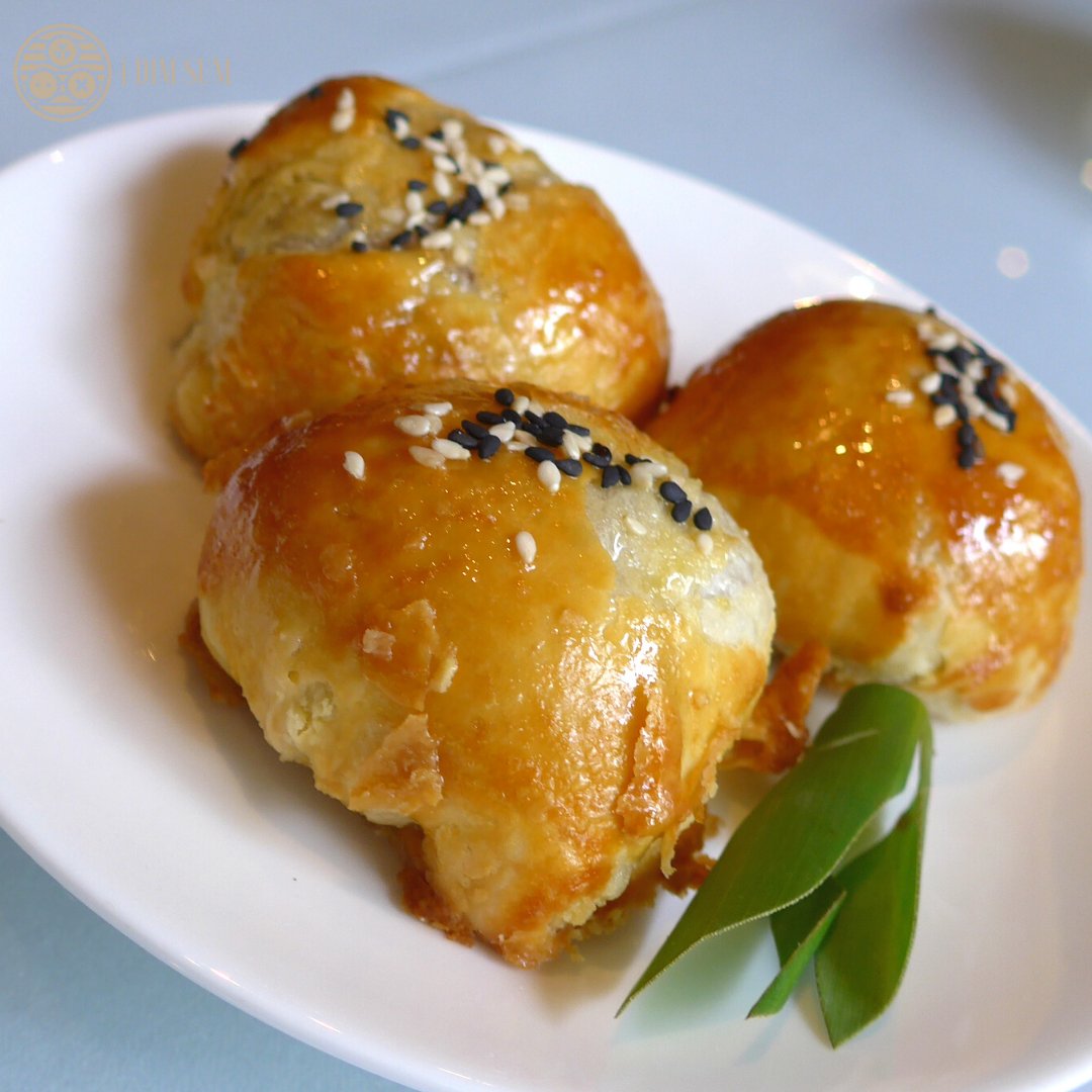 i_dimsum's tweet photo. What’s extra flaky, frosted with a sweet
glaze, and filled with meaty goodness? --Try our fresh
venison pastry puffs today
.
.
Book your table now at
https://t.co/yksm5GOWzL
.
#london #dimsum #wimbledon #dimsumlondon https://t.co/4G2ysfnmTc