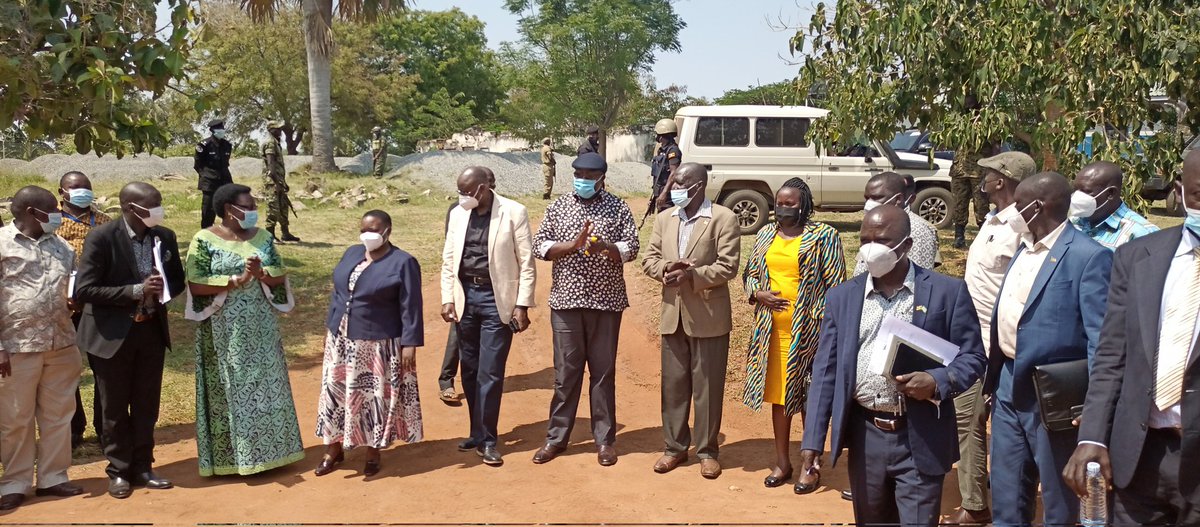 DrRwamiramaBK's tweet photo. I today joined @RobinahNabbanja as part of the team set up by HE @KagutaMuseveni to resolve the issue of balaaro cattle keepers in Northern Uganda. We started off in Gulu and Pakwack. We hope to see Balaaro move peacefully without destroying people's crops.@FrankTumwebazek @MAAIF https://t.co/JhmzaXXbCC