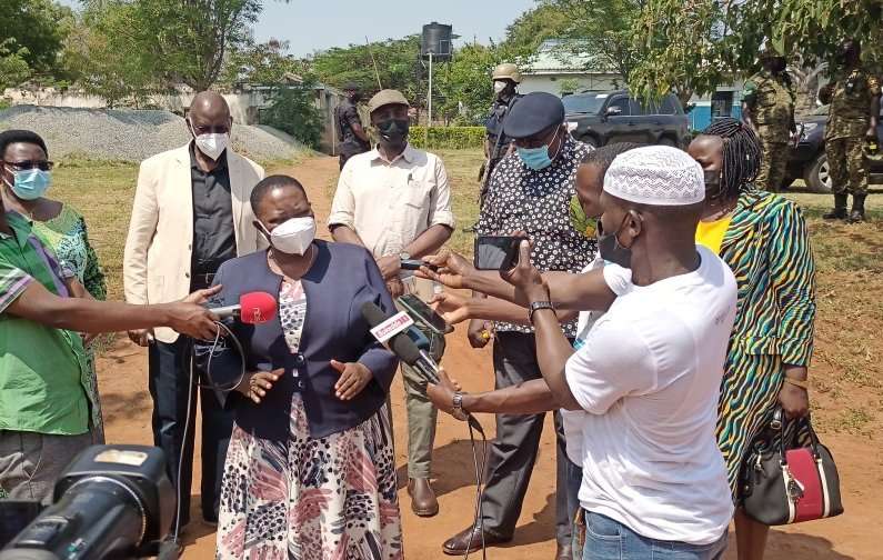 DrRwamiramaBK's tweet photo. I today joined @RobinahNabbanja as part of the team set up by HE @KagutaMuseveni to resolve the issue of balaaro cattle keepers in Northern Uganda. We started off in Gulu and Pakwack. We hope to see Balaaro move peacefully without destroying people's crops.@FrankTumwebazek @MAAIF https://t.co/JhmzaXXbCC