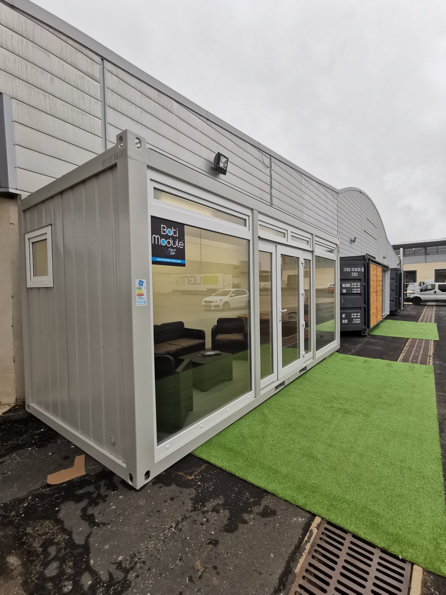 MouvBox's tweet photo. 🖋 Découvrez notre bulle de vente présentée lors du salon SETT
✅ https://t.co/M4z7YHjLdZ
Avec ses grandes baies vitrées, ce bâtiment modulaire reste lumineux toute la journée et vous permet d’accueillir votre clientèle en toute sérénité par tous les temps
#mouvboxfrance #mouvbox https://t.co/pdNqXcLRxZ