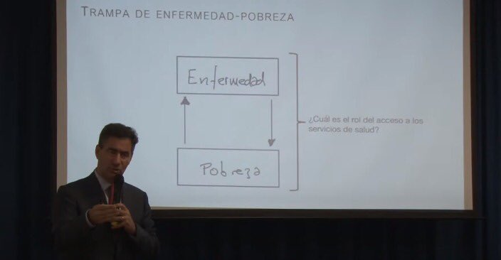 CPoliticaUCALP's tweet photo. “¿Enfermedad y pobreza se relacionan? ¿Que ocurre con el acceso a la salud?” Se pregunta Carlos Regazzoni y señala que "la jerarquía laboral y social y los niveles de autonomía tienen una relación con la salud que va más allá de lo que entendemos habitualmente por pobreza" https://t.co/TQbhEvvcEb
