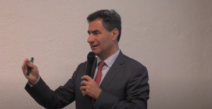 CPoliticaUCALP's tweet photo. “¿Enfermedad y pobreza se relacionan? ¿Que ocurre con el acceso a la salud?” Se pregunta Carlos Regazzoni y señala que "la jerarquía laboral y social y los niveles de autonomía tienen una relación con la salud que va más allá de lo que entendemos habitualmente por pobreza" https://t.co/TQbhEvvcEb
