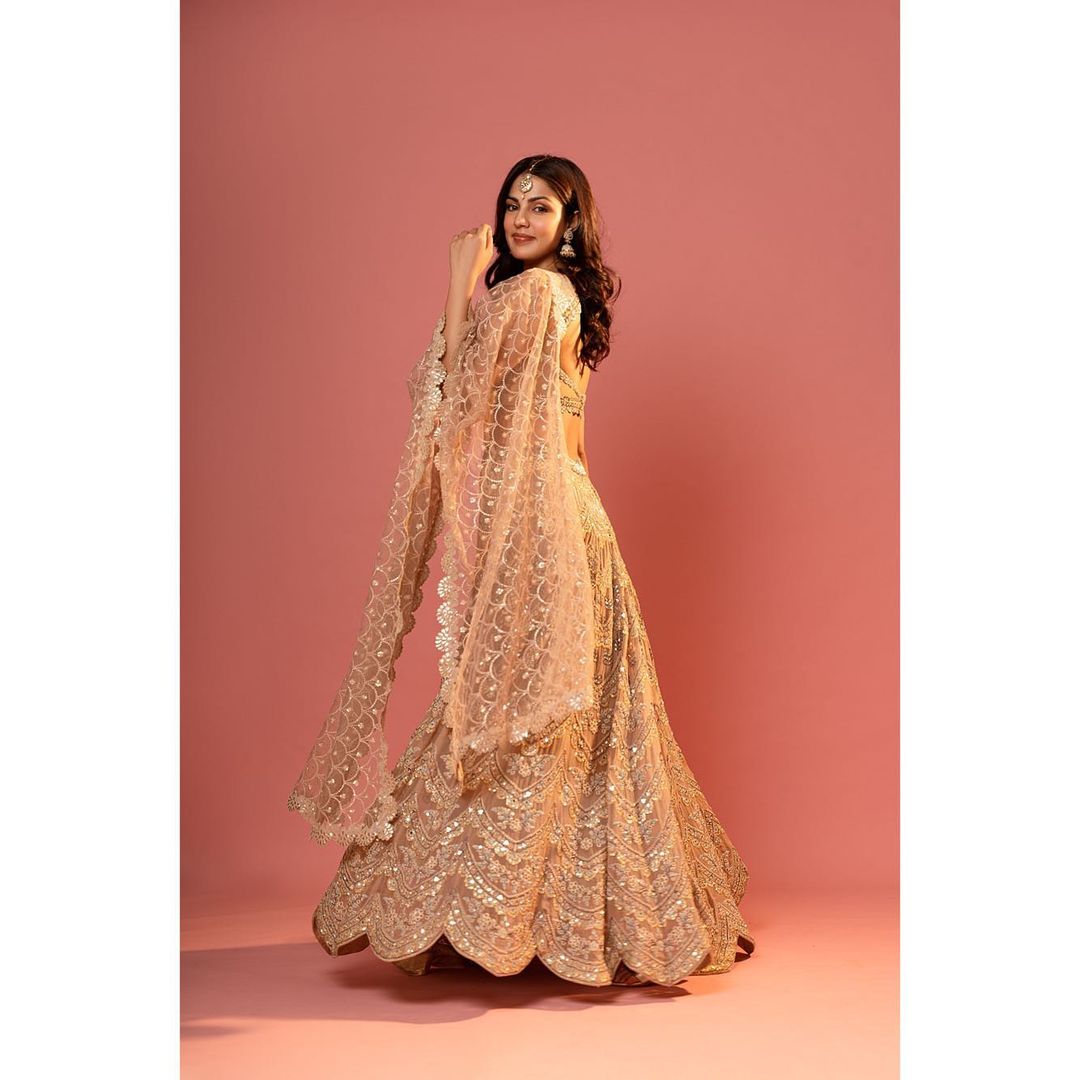 Tweet2RheaFan's tweet photo. ✨Grow through what you go through ! #newnormal #grattitude #rhenew ✨ @Tweet2Rhea

Outfit: @izzumimehta @ascend.rohank 
Jewelry: @curiocottagejewelry 
Styled by : @stylebyami @ruchstarv 
Hmu: @simua_996 
Photography: @dieppj
Location courtesy - @movementsanctuary.bandra https://t.co/HlwJ3gAdY5