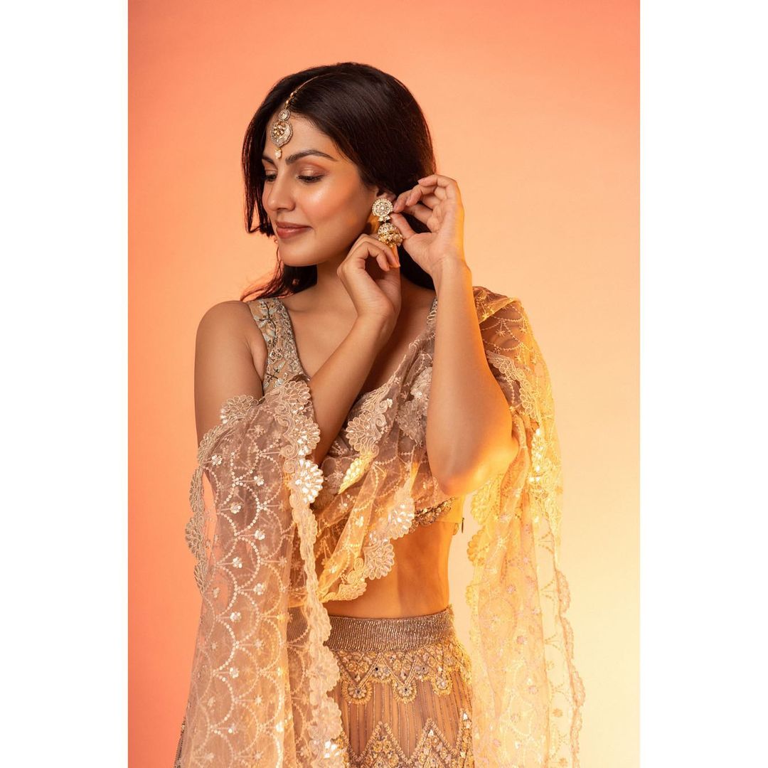Tweet2RheaFan's tweet photo. ✨Grow through what you go through ! #newnormal #grattitude #rhenew ✨ @Tweet2Rhea

Outfit: @izzumimehta @ascend.rohank 
Jewelry: @curiocottagejewelry 
Styled by : @stylebyami @ruchstarv 
Hmu: @simua_996 
Photography: @dieppj
Location courtesy - @movementsanctuary.bandra https://t.co/HlwJ3gAdY5