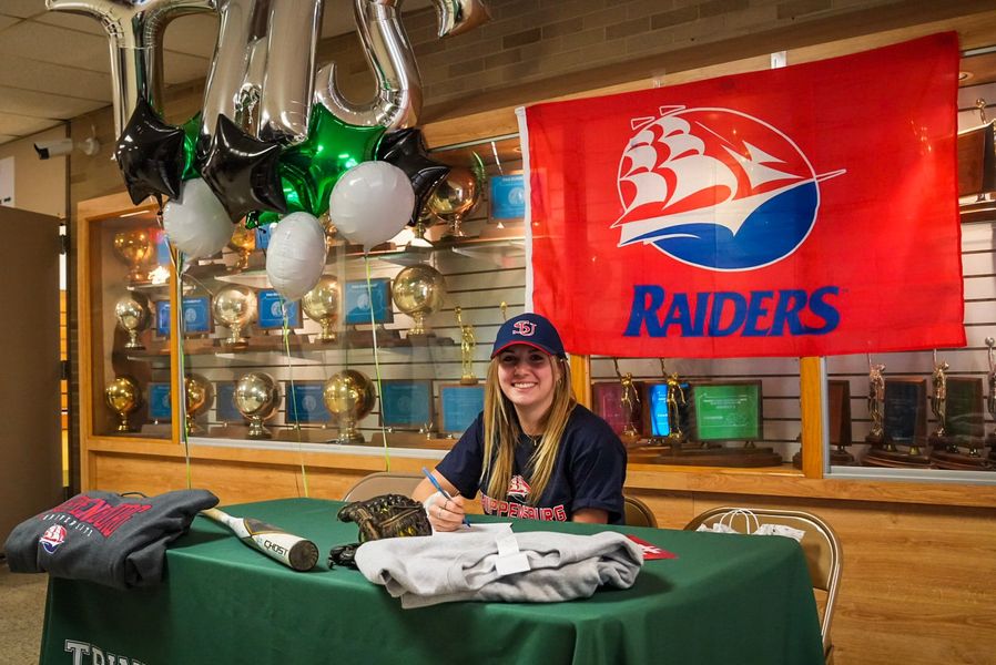 2022LHaser's tweet photo. So happy that I was able to celebrate my signing to continue my athletic, and academic career to @shippensburgU. I am extremely excited for the next 4 years.  Go @ShipSoftball 🚢🥎💪❤️ @DoubleUpSball @GCHurricanesFP @nicolee_bechtel @randykinsey33 https://t.co/JhTOWl5CPd
