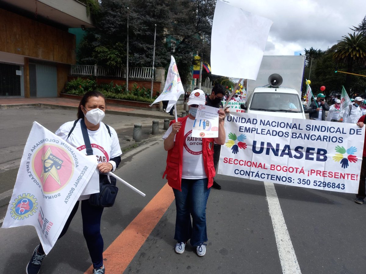 acebnacional's tweet photo. ACEB Bogotá en el #ParoNacional nos unimos a los #16diasdeactivismo para luchar contra la violencia de género y en el mundo del trabajo y en respaldo a los Proyectos de Ley del Comité #16DiasDeActivismo @uniamericas @uni_equal @labancariasba
Ratificación Convenio #OIT190 https://t.co/N6FAnQJiot