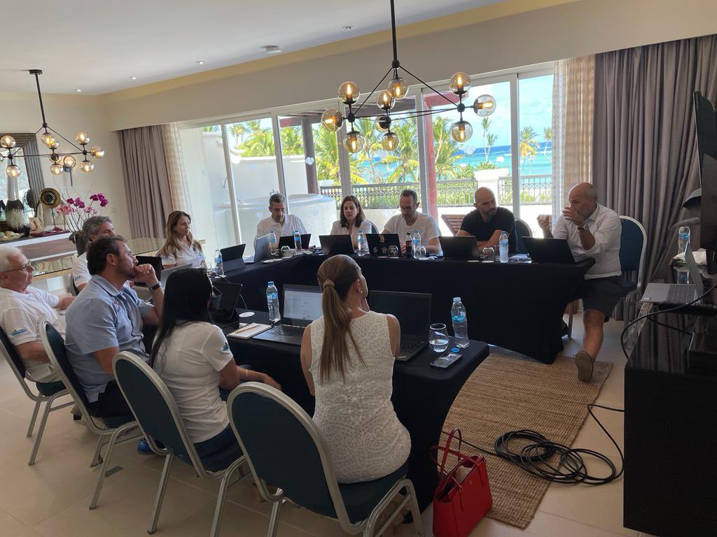 ¡Arrancaron las jornadas de trabajo! Nuestro socio <a href="/matiasnoet/">Matias Noetinger</a> junto a los demás miembros del Comite Ejecutivo de @_ASIPI_  se preparan para el primer Congreso presencial en mucho tiempo #Asipienpuntacana #propiedadintelectual