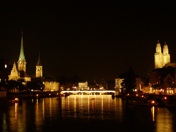 SwissAmbition's tweet photo. #Zurich by night #Switzerland https://t.co/nTA8Ba7PHS