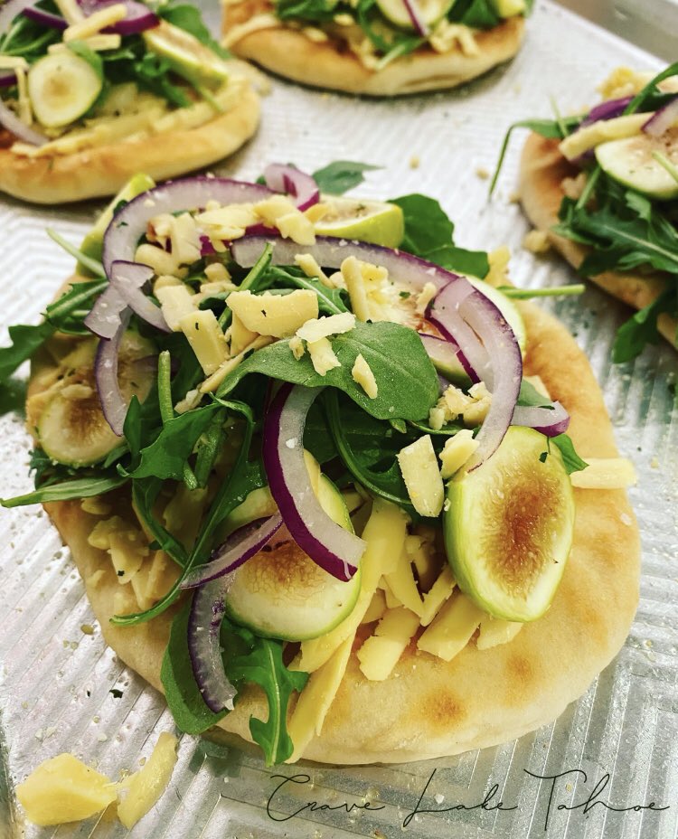 CraveLakeTahoe's tweet photo. Happy Thanksgiving!! 😃

Start the day off strong with our #figgy #flatbread 

These little power pockets of deliciousness are sure to keep you going until #Thanksgiving dinner! 😉👍

#CraveLakeTahoe
#ChefAlexisAmity
#PersonalChef
#PrivateChef
#TravellingChef https://t.co/7KlCiC6023