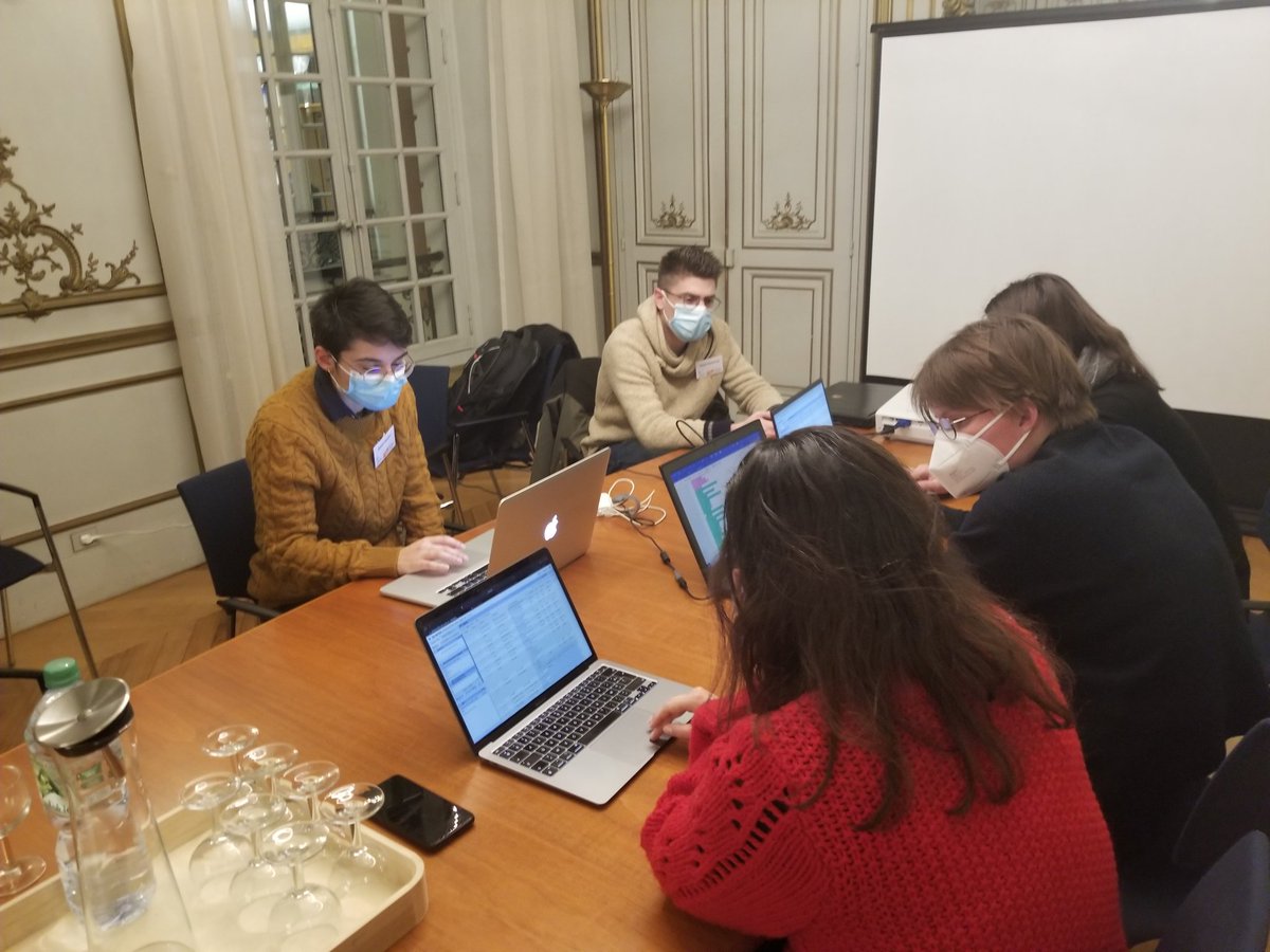 kembellec's tweet photo. Comment se réconcilier autour d'un dataset avec @OpenRefine #DatathonIHADFK
Humour de #GlamGeek https://t.co/6IM30sjRzJ