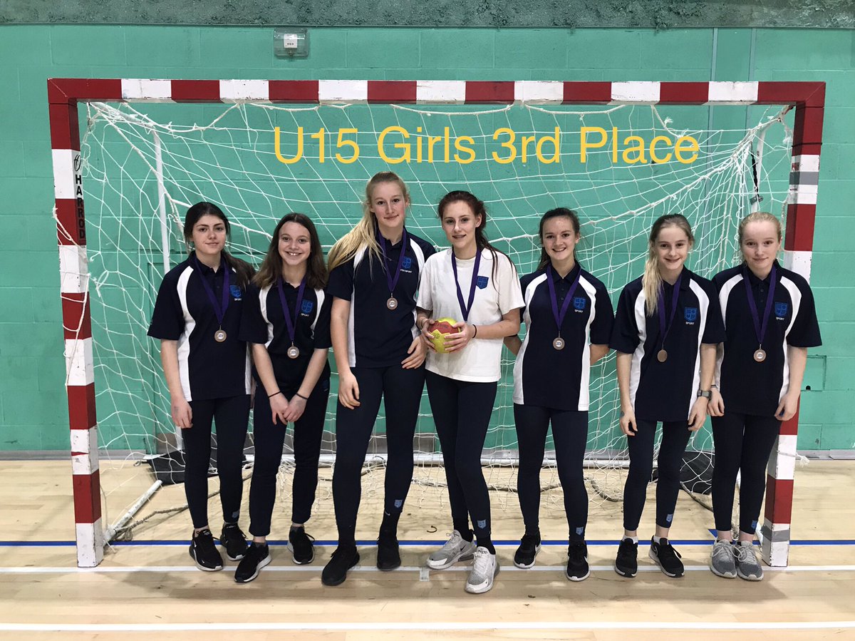 gsp_greenacre's tweet photo. U15 Girls winners from today’s #SSG Handball Competition are: 1st: @RainhamGirls 2nd: @BromptonPE 3rd: @hohacademy 🥇🥈🥉🤾🏼💫 Well done to all participants! 🙌@thehowardssp @YourSchoolGames @englandhandball @KentSchoolGames #THINKINGME https://t.co/5NKpdOzMKd