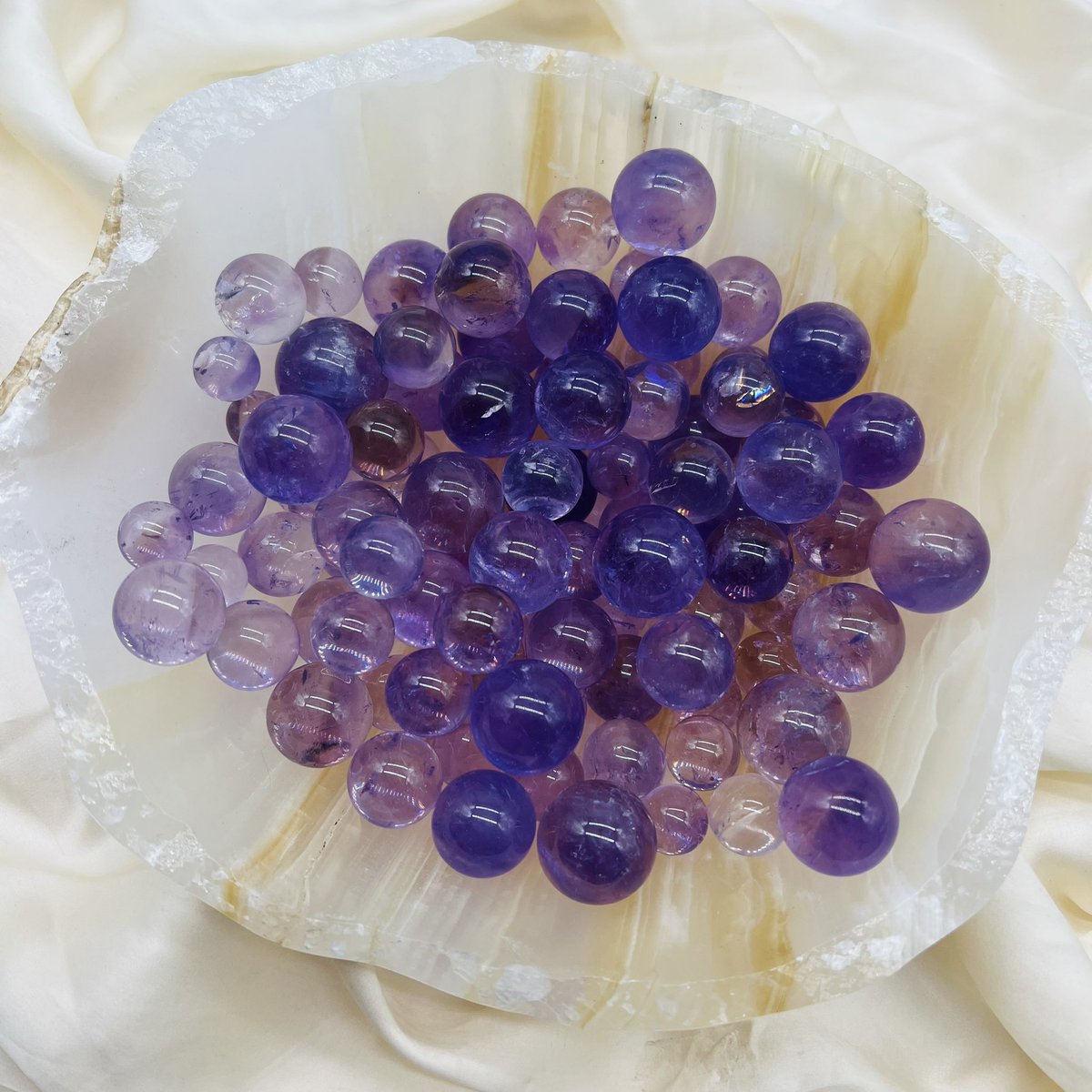 artbyjacstudio's tweet photo. Yummy crystal balls https://t.co/LTlNPSUhNx