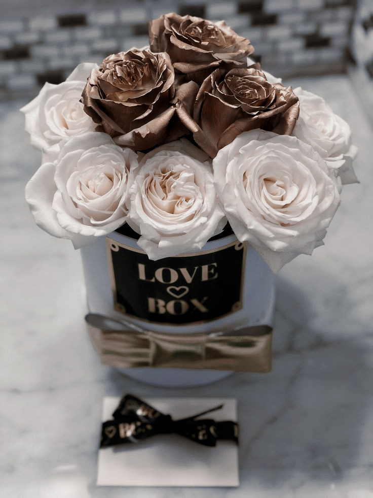 Lisianthusrp's tweet photo. ⠀،𔓘 Pedido: 𝐆𝐎𝐋𝐃 𝐂𝐇𝐎𝐂𝐎𝐋𝐀𝐓𝐄
⠀⠀  › De: 𝐀.
⠀⠀  › Para: @H0LYC4STLE 

⠀⠀› ✉ — ❛Olhei esse combo e lembrei de você. Espero que goste, meu bem. Você foi incrível nos jogos.❜ https://t.co/M0KxigoCL6